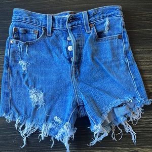 Levi’s Wedgie Cut Off Shorts